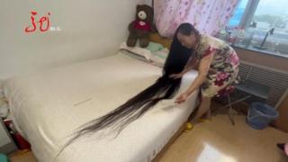 哈尔滨市民陆艳芳：头发长了20年没舍得剪