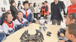 人工智能机器人 无人机 激发青少年科学热情